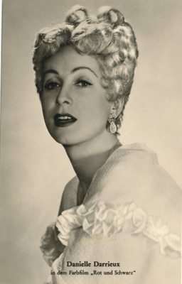 Filmitähti DANIELLE DARRIEUX - vanha kortti