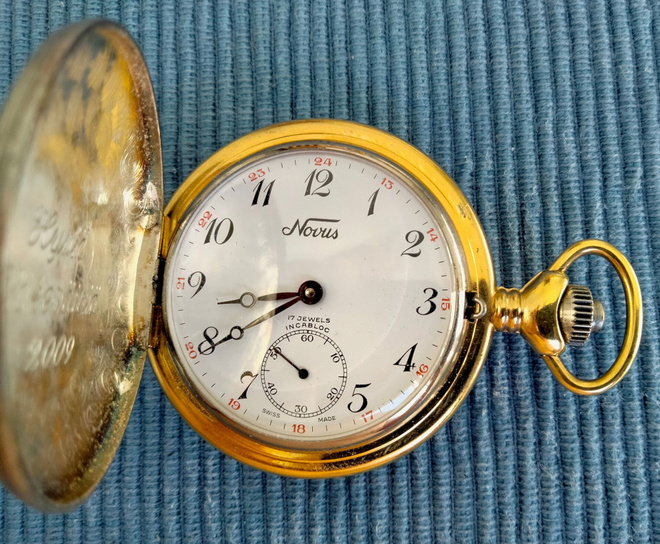 Novus vedettävä taskukello (Swiss Made - 17 Jewels)