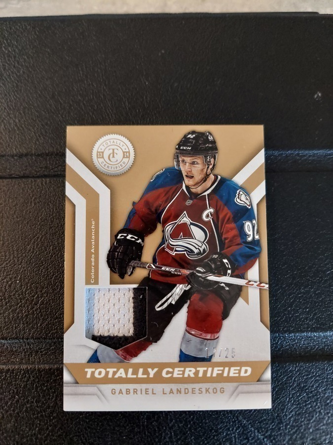 2013-14 Totally Certified Patch Gold Gabriel Landeskog 17/25