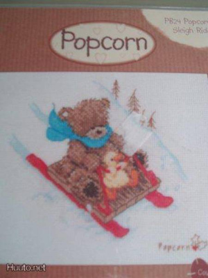 Ristipistopakkaus Popcorn -nalle kelkkailemassa