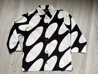 MARIMEKKO MUSTAVALKOINEN JAKKU koko 34