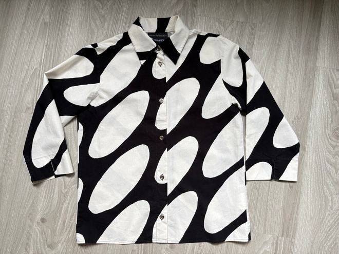 MARIMEKKO MUSTAVALKOINEN JAKKU koko 34
