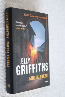 Elly Griffiths : Musta enkeli ( 1.p. 2021 )