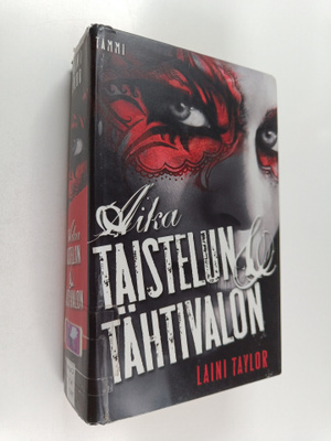 Laini Taylor : Aika taistelun & tähtivalon