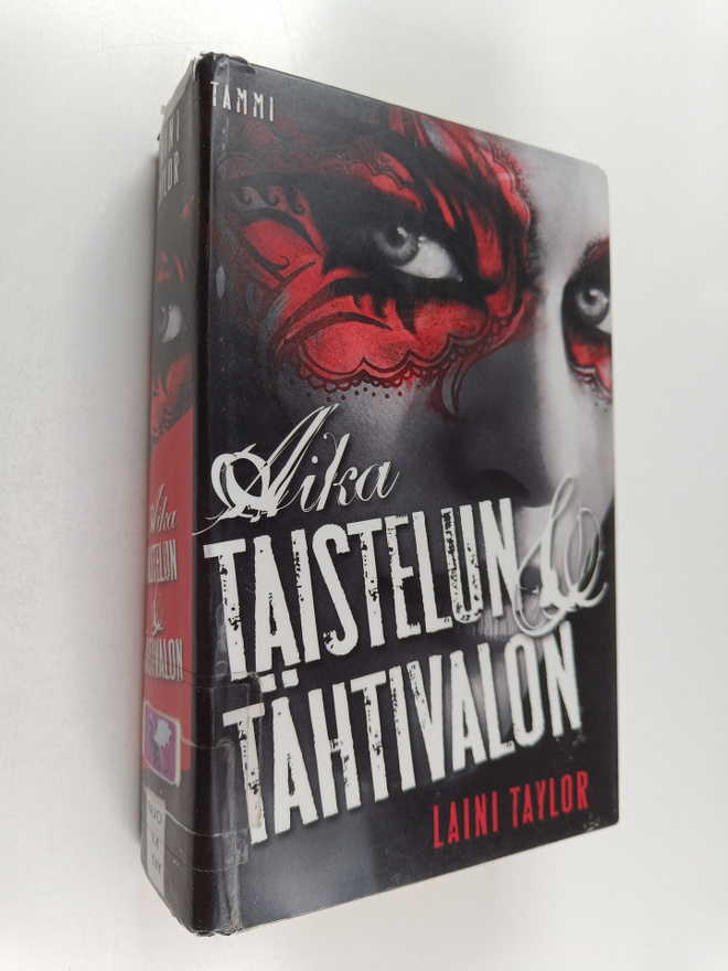 Laini Taylor : Aika taistelun & tähtivalon