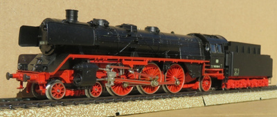 Märklin Br003 savuttava höyryveturi