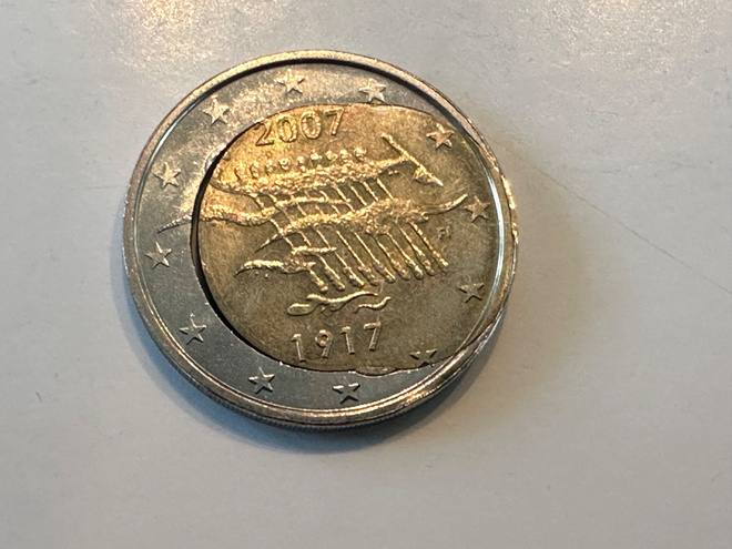 Valmistusvirheellinen suomen 2€ juhlaraha 2007