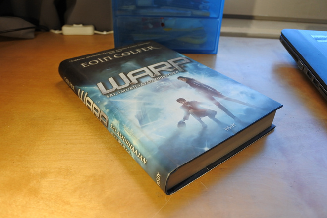 Eoin Colfer: W.A.R.P. salamurhaajan oppipoika, sidottu, hyvä
