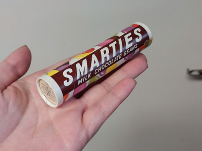 60-luvun Smarties karkki tuubi