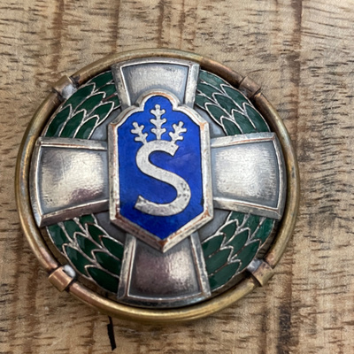Suojeluskunta Kuntoisuusmerkki M/21 1.Luokan hiihtorenkaalla