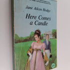 Jane Aiken Hodge : Here comes a candle - pikkukuva 1