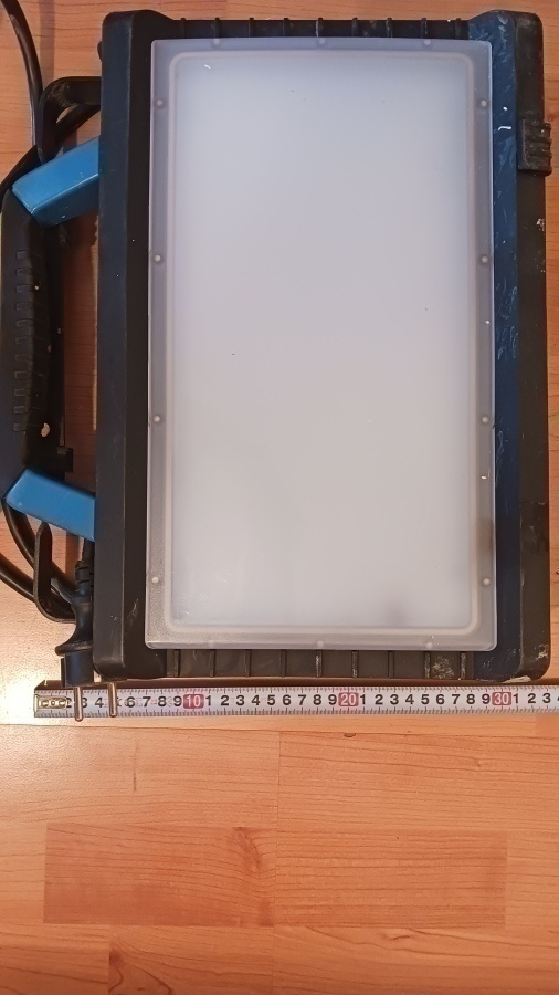 Iso LED valaisin/roikka