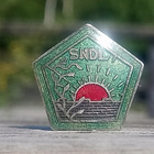 Veljekset Sundqvist leimalla SNDL Emalinen merkki. Halkaisi - pikkukuva 3