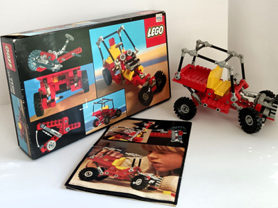 Lego technic 8845 Jeeppi vuosimallia 1981