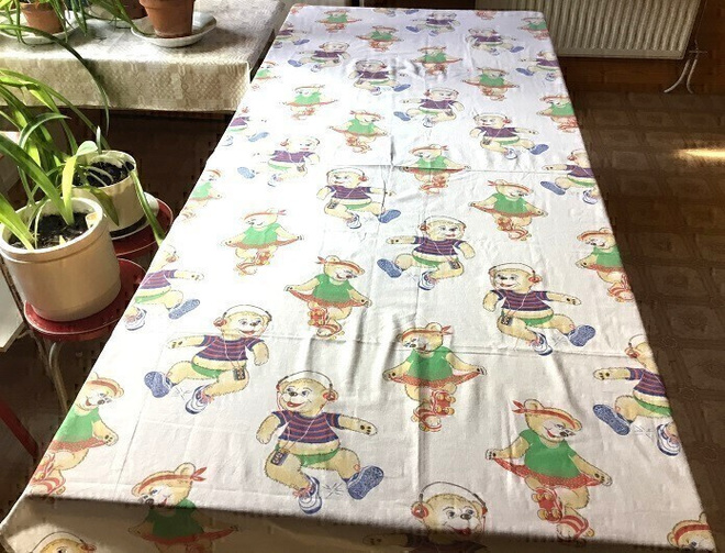 Nalle ja kuulokkeet lakana