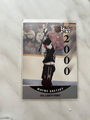 1990-91 Proset Wayne Gretzky 2000 Points #703