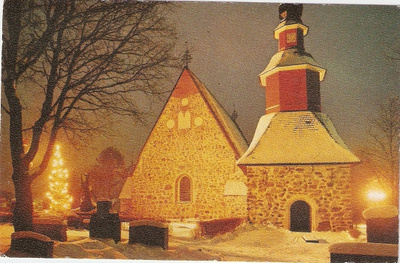 Suomi-kuvia : Jouluinen kirkon piha.