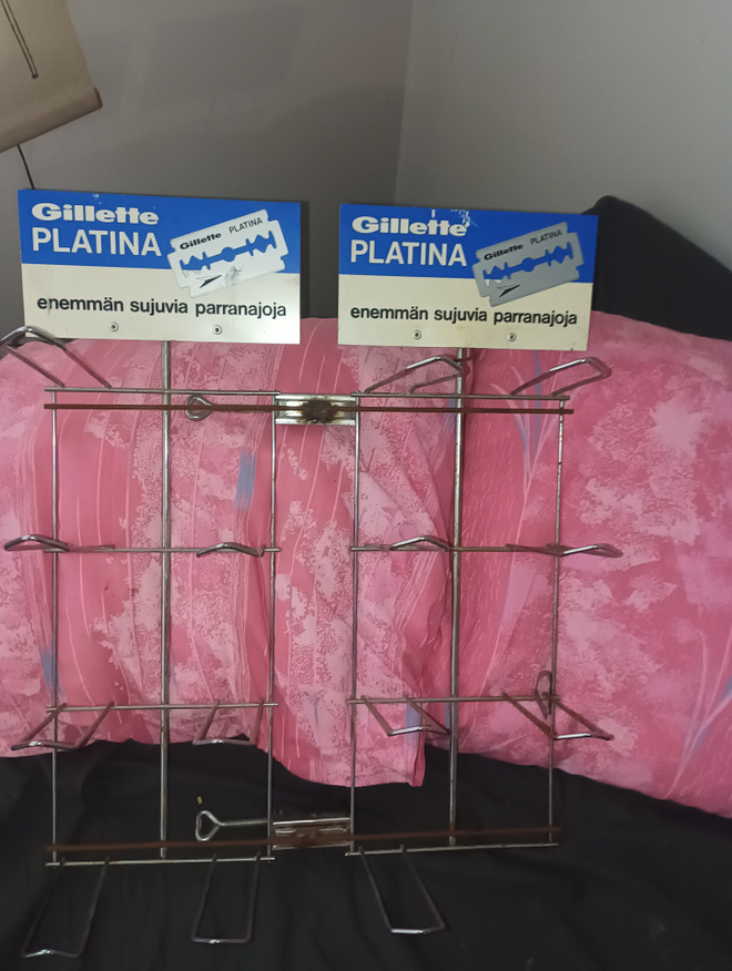 Gillette Partaterien myyntiteline