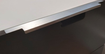 Metallinen pitkä vedin 2 kpl pituus 39,5 cm
