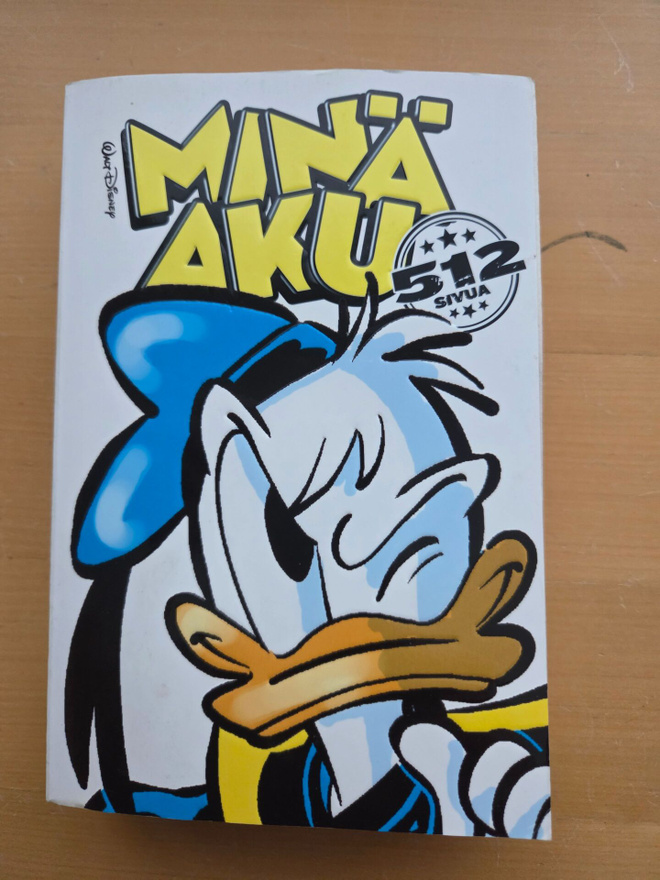 AATK MINÄ AKU . 512 SIVUINEN . v 2023