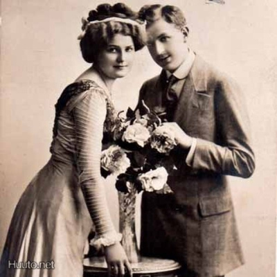 RAKKAUS / Kaunis tyttö, nuori mies ja ruusumaljakko. 1900-l.