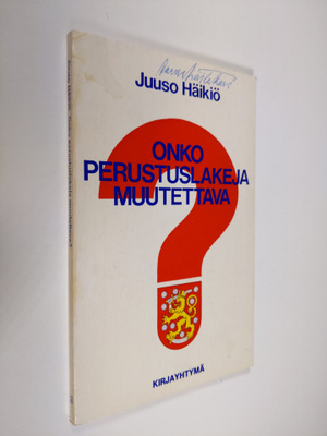 Juuso Häikiö : Onko perustuslakeja muutettava (signeerattu)