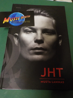 JHT - MUSTA LAMMAS KIRJA CHEEKIN NIMMARILLA