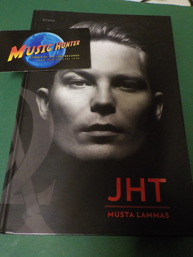 JHT - MUSTA LAMMAS KIRJA CHEEKIN NIMMARILLA