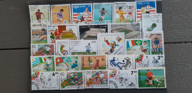 JALKAPALLO LEIMATTUJA postimerkkejä 27 kpl