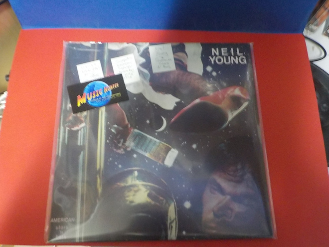 NEIL YOUNG - AMERICAN STARS N BARS M-/EX LP