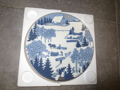 Arabia joululautanen 1979 design Raija Uosikkinen