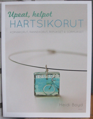 Heidi Boyd: Upeat, helpot hartsikorut, Atena 2014. 127 s.