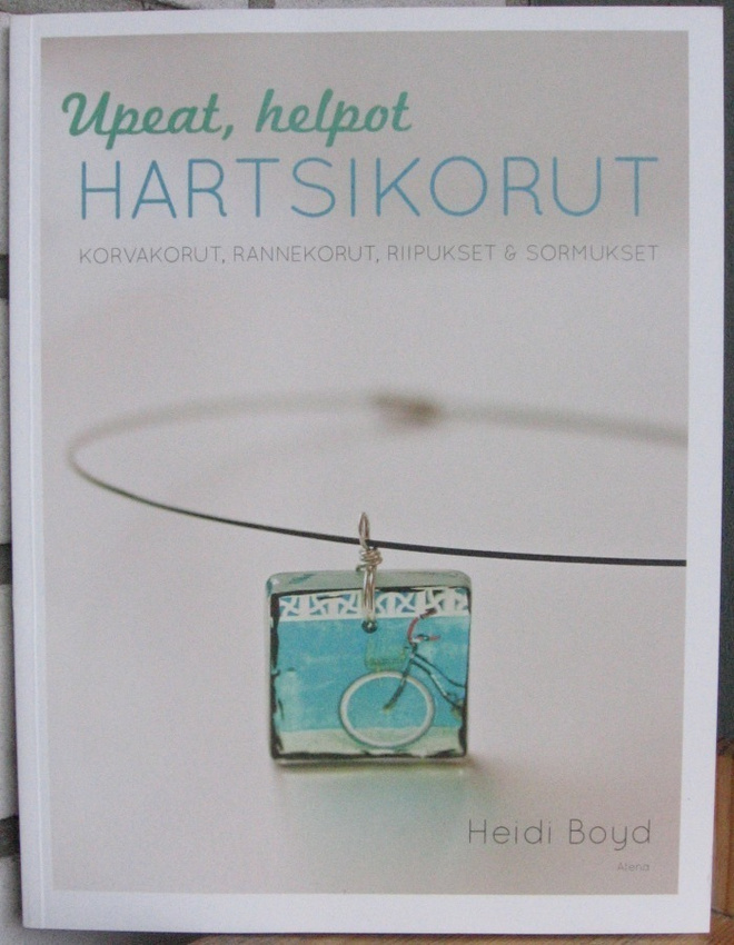 Heidi Boyd: Upeat, helpot hartsikorut, Atena 2014. 127 s.
