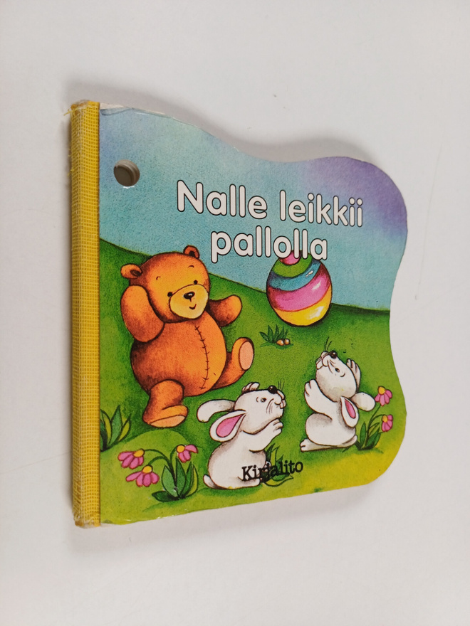 Maria Teresa Zannin : Nalle leikkii pallolla
