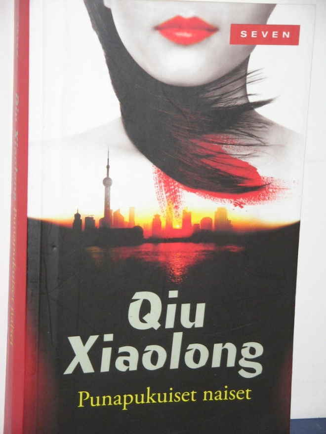 Qiu Xiaolong : Punapukuiset naiset