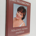 Raili Hulkkonen : Aikuinen nainen meikkaa - pikkukuva 1