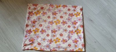 Tyynyliina,mitat 60 x 49 cm.