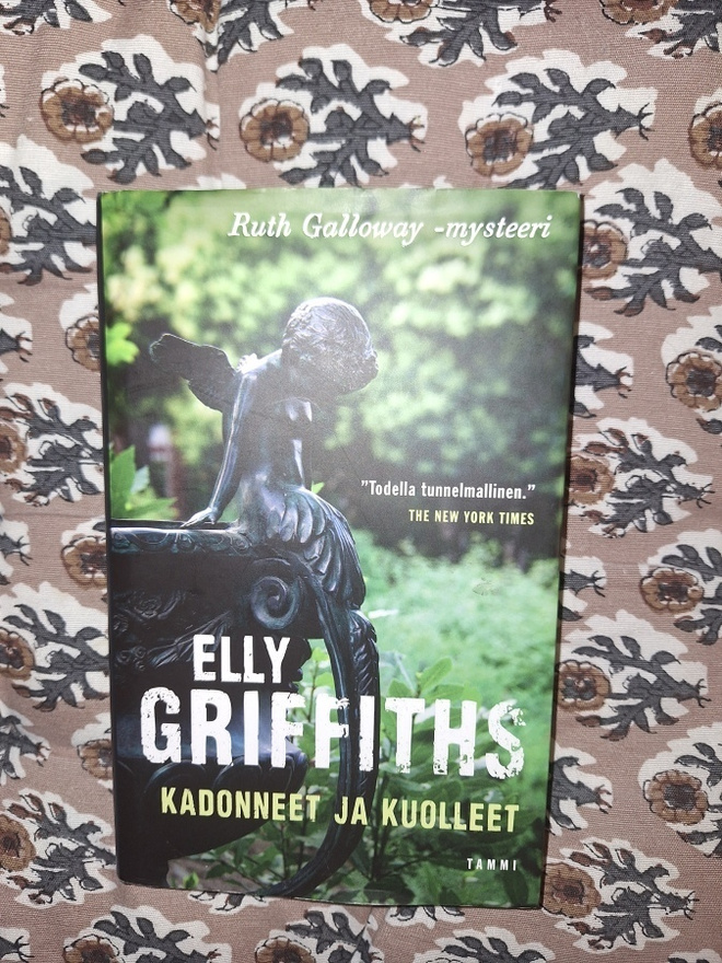Elly Griffiths: Kadonneet ja kuolleet 1p