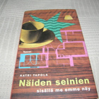 Katri Tapola Näiden seinien sisällä me emme näy -sid - pikkukuva 1