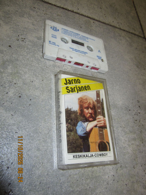 Jarno Sarjanen: Keskikalja-Cowboy C-kasetti (Overdisc 1988)