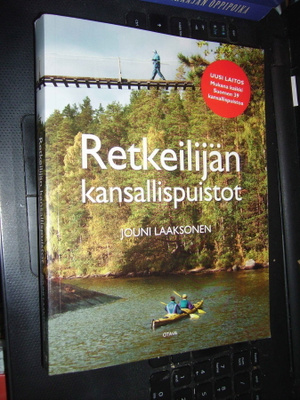 Jouni Laaksonen : Retkeilijän kansallispuistot ( 4 p. 2015 )