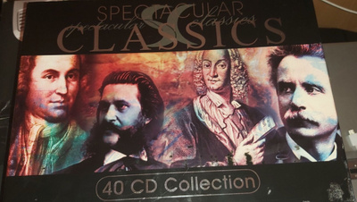 Spectacular classics 40 cd collection. Puolet muoveissa.