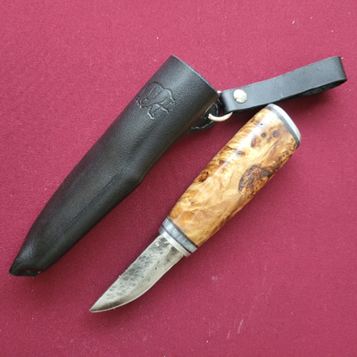 Puukko käsin tehty