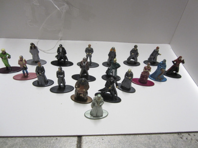 HARRY POTTER METALLI FIGUUREJA 19 KPL