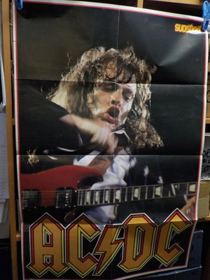AC/DC FOLD-OUT JULISTE