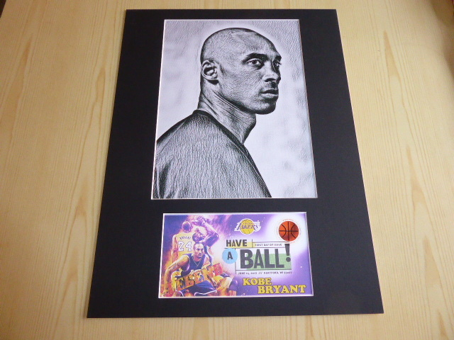 Uniikki Kobe Bryant NBA kuori ja taidekuva