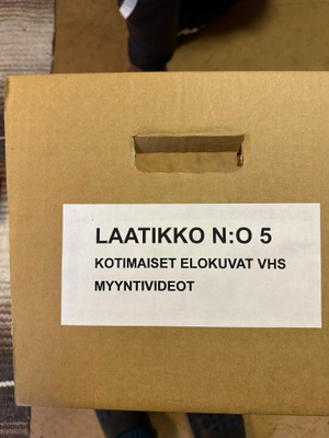 31 kpl VHS-elokuvia kotimaisia