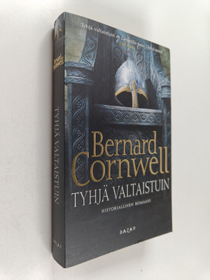 Bernard Cornwell : Tyhjä valtaistuin : historiallinen rom...
