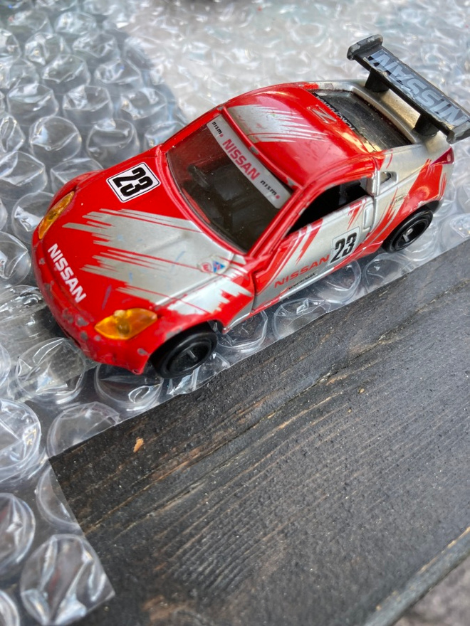 Nissan Fairlady Z  Tomica n 1/64 pikkuauto.