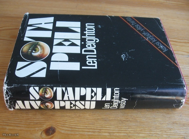 Len Deighton: Sotapeli/Aivopesu, Wsoy 1976. 238 + 267 s.